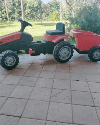 trattore a pedali per bambini con rimorchio