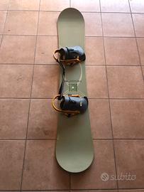 Snowboard Burton con attacchi e scarponi