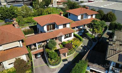 VILLA SINGOLA A BESANA IN BRIANZA