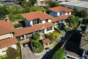 VILLA SINGOLA A BESANA IN BRIANZA