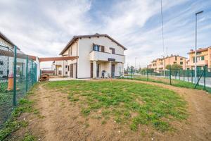 Villa di 207 m² con più di 5 locali e box auto dop
