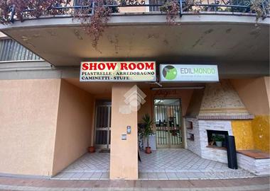 NEGOZIO A REGGELLO