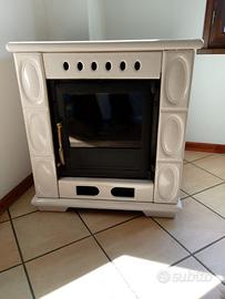 stufa Piazzetta E 904 in maiolica con ventilazione