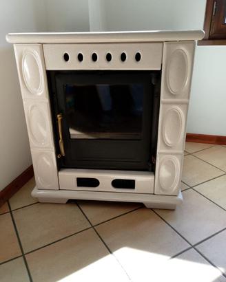 stufa Piazzetta E 904 in maiolica con ventilazione