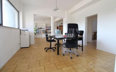 Ufficio a Reggio nell'Emilia 6 locali