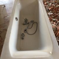 Vasca + rubinetto e doccia + mobili bagno