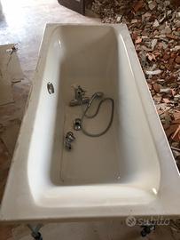 Vasca + rubinetto e doccia + mobili bagno