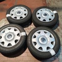 4 cerchi in ferro Volkswagen copricerchi 
4 gomme
