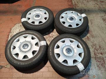 4 cerchi in ferro Volkswagen copricerchi 
4 gomme