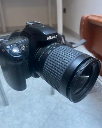 Nikon F75, con obiettivo Nikon AF Nikkor