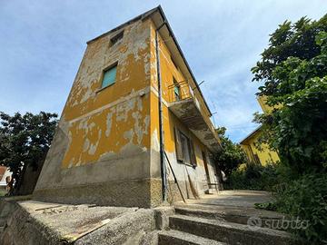 Casa indipendente di 100 m² con 3 locali a Frisa