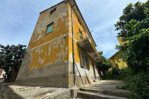 Casa indipendente di 100 m² con 3 locali a Frisa