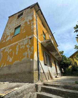 Casa indipendente di 100 m² con 3 locali a Frisa