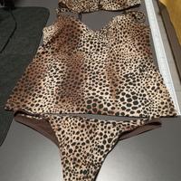 Lingerie maculata Top, reggiseno e tanga
