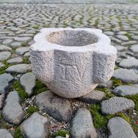 antico mortaio in pietra