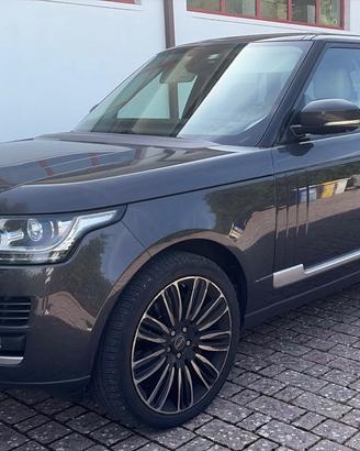 Land Rover Range 4.4 SDV8 Vogue LWB