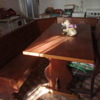 Panca angolare e tavolo 