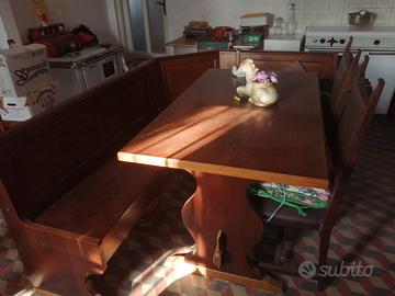 Panca angolare e tavolo 
