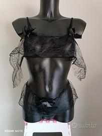 Completo sexy in pizzo nero gotico particolare