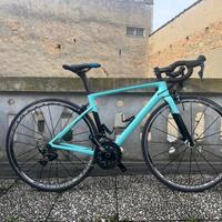 Bicicletta da corsa con misuratore di potenza