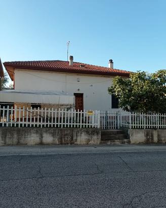 Casa singola con dependance e ampio gia