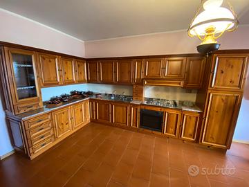 CUCINA IN LEGNO MASSELLO DEL TONGO