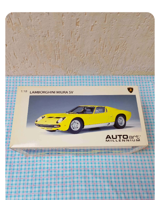 Modelli 1:18 autoart