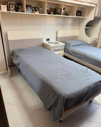 Letti come nuovi con doghe e materassi