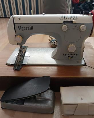 Macchina da cucire d'epoca VIGORELLI vintage