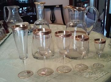 Set bicchieri in cristallo con bordo color oro