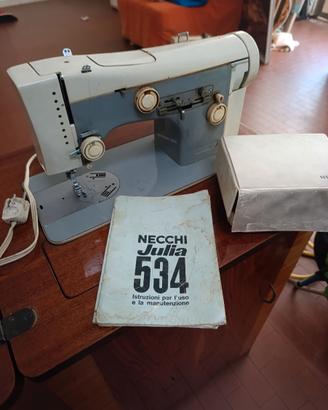 Macchina da cucire Necchi