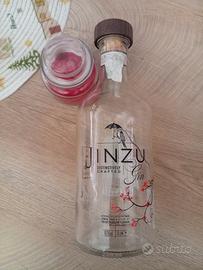 Bottiglia vuota di Jinzu Gin