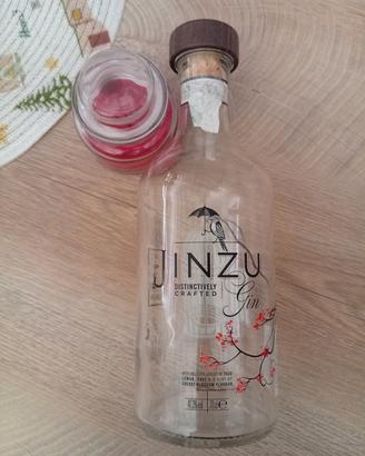 Bottiglia vuota di Jinzu Gin