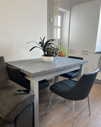 Tavolo da cucina moderno grigio effetto pietra