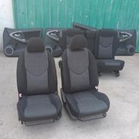 Interni RAV4 terza serie 2010 (solo in blocco)