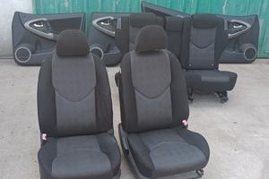 Interni RAV4 terza serie 2010 (solo in blocco)