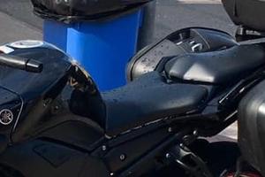 Coppia SELLE ORIGINALI Yamaha FZ1 FAZER - nuove