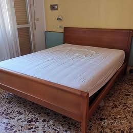 Letto in ciliegio massello tinta naturale