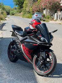 Yamaha YZF-R125 con allestimento custom