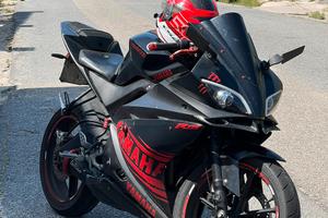 Yamaha YZF-R125 con allestimento custom