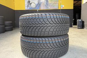 2 Gomme 245/45R19 102V Kumho Invernali 90% residui