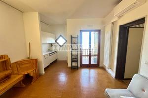 BILOCALE CON BALCONI A VISTA A SERRAMAZZONI