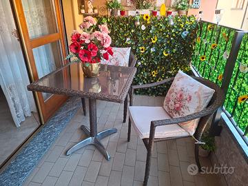 tavolo e poltrone in rattan 