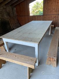 tavolo e panche in legno