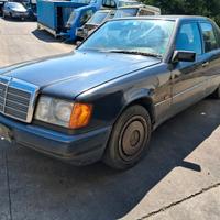Mercedes 200E W124 anno 1990 ricambi usati