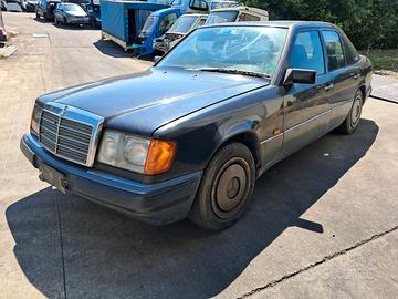 Mercedes 200E W124 anno 1990 ricambi usati