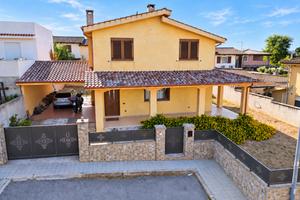 Villa indipendente con giardino, fotovoltaico 6 kW