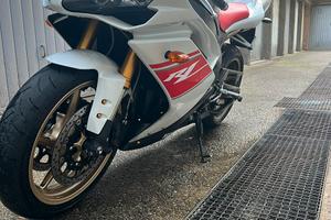R1 2008 12k km garanzia