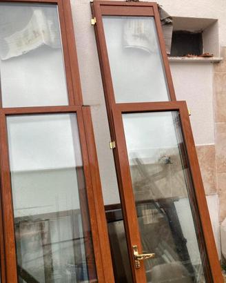 Finestre alluminiò effetto legno con grate