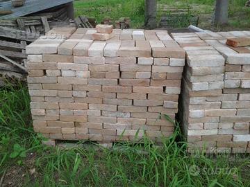 Mattoni tavelle coppi assi da pavimento antichi